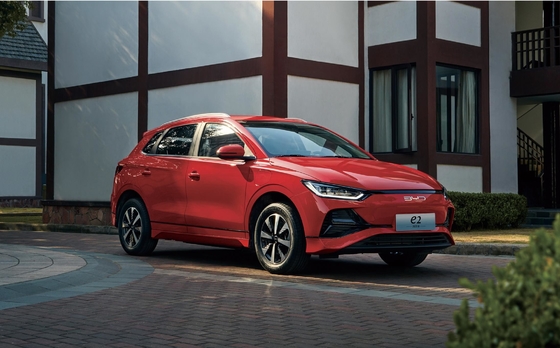Το BYD e2 είναι ένα συμπαγές καθαρά ηλεκτρικό σεντάν που έχει αυτονομία 405 χιλιομέτρων.