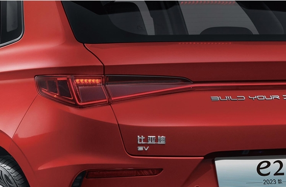 Το BYD e2 είναι ένα συμπαγές καθαρά ηλεκτρικό σεντάν που έχει αυτονομία 405 χιλιομέτρων.
